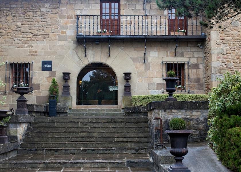Navarre Berrioplano Front of property
