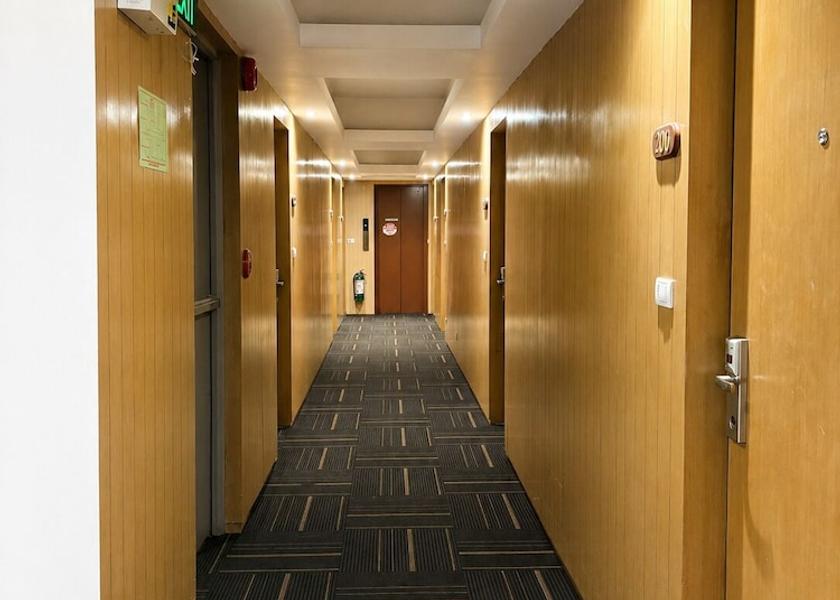  Makati Hallway