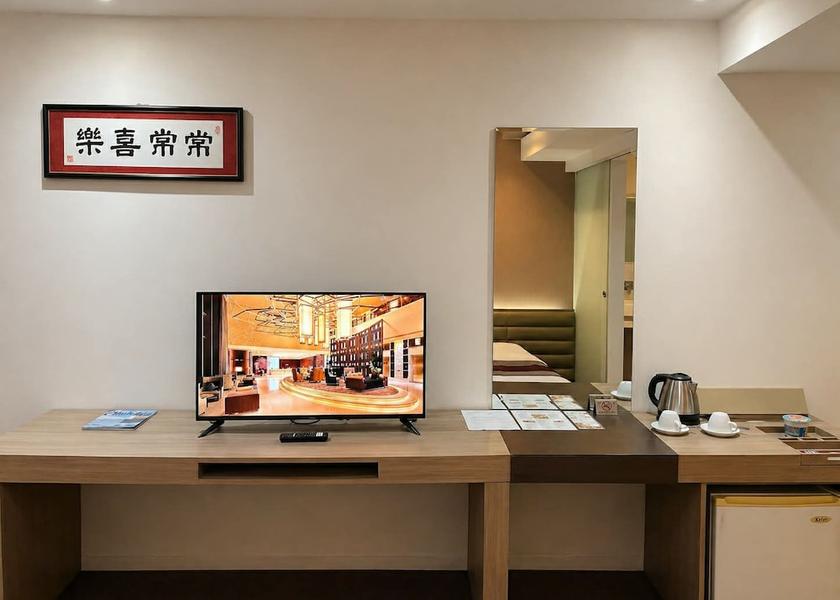  Makati Room