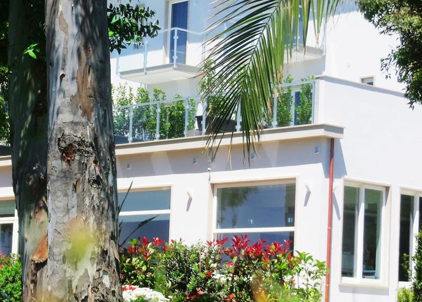 Campania Ispani Exterior Detail