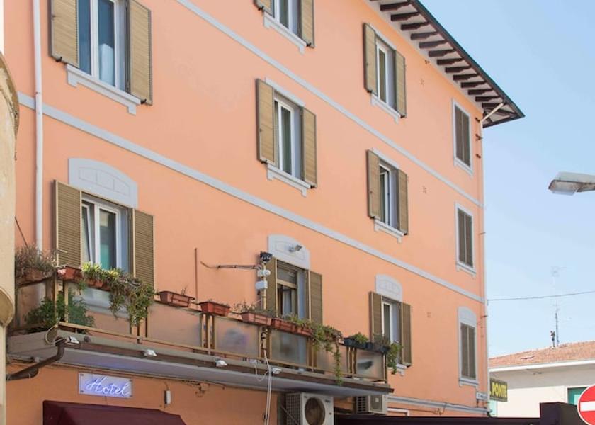 Tuscany Cecina Property entrance