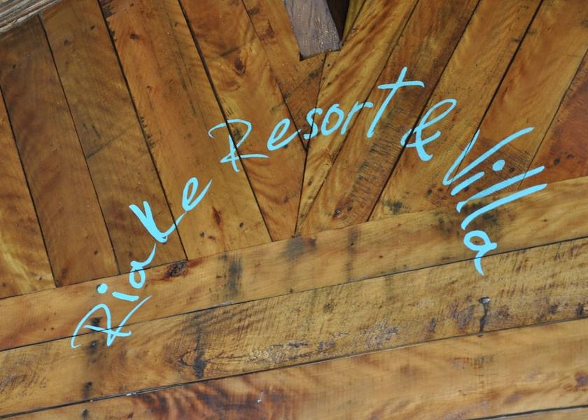  Ile Sainte-Marie Exterior Detail
