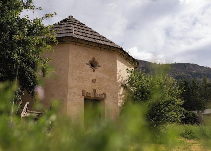 Provence - Alpes - Cote d'Azur Monetier-les-Bains Exterior Detail