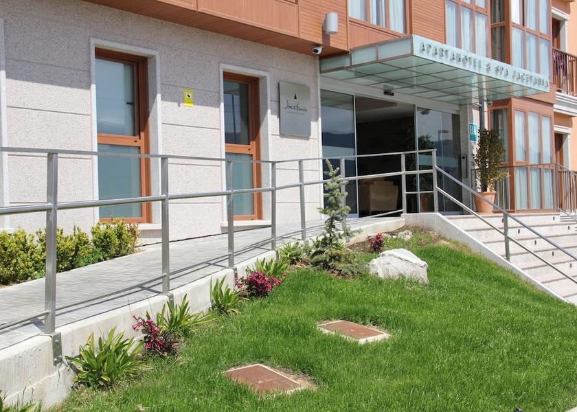 Aragon Jaca Property entrance