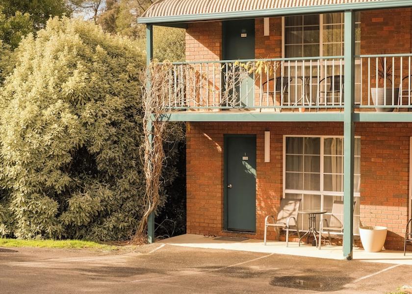 Victoria Hepburn Springs Exterior detail