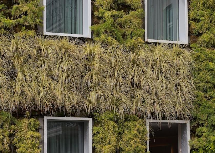  Lisbon Exterior detail