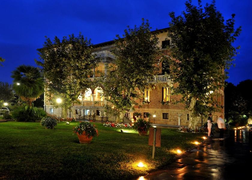 Tuscany Camaiore Exterior Detail