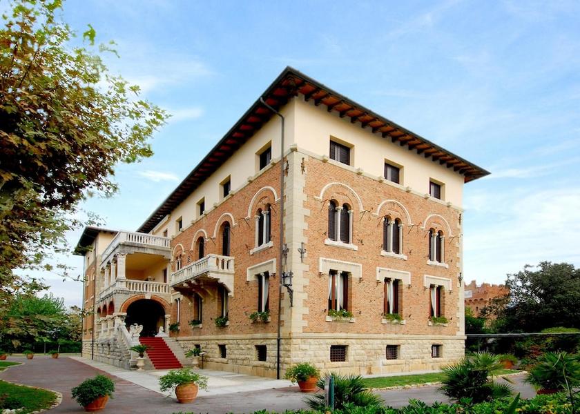 Tuscany Camaiore Exterior Detail