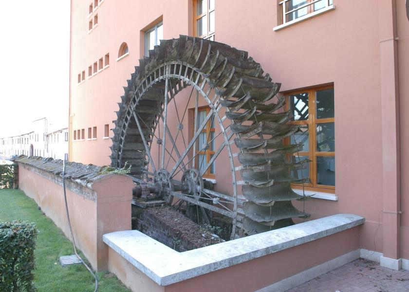 Lombardy Cicognolo Exterior Detail