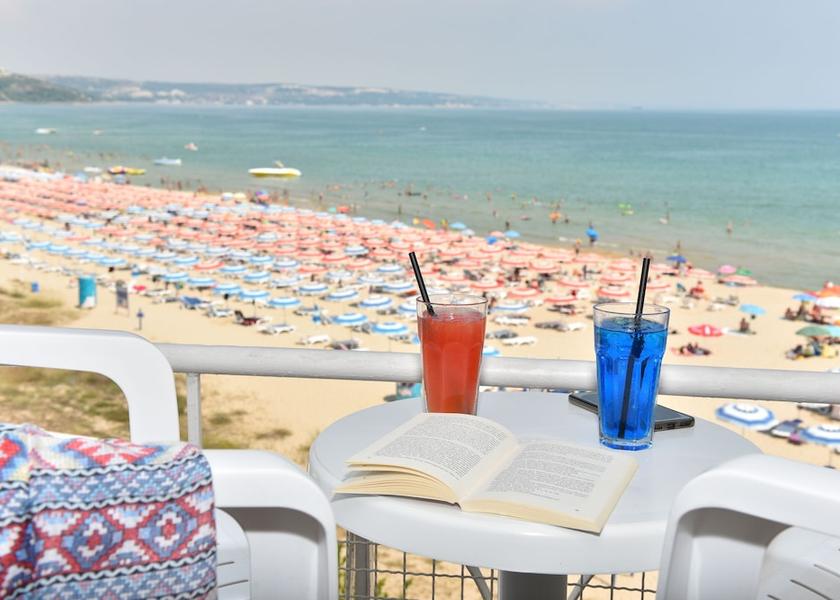  Albena Beach Bar