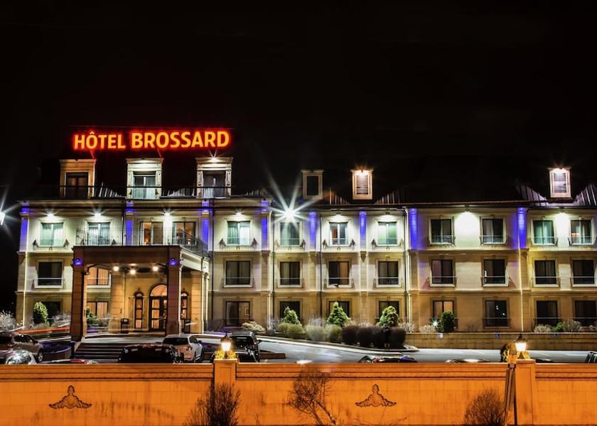 Quebec Brossard Front of property - evening/night