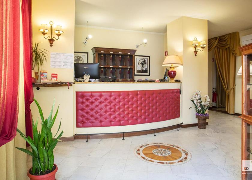 Tuscany Pisa lobby
