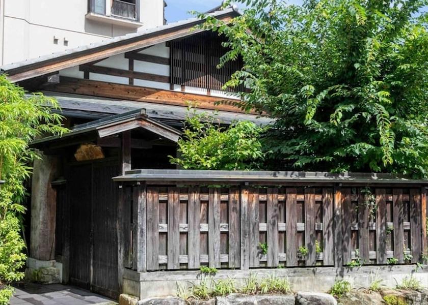 Gifu Gero Exterior