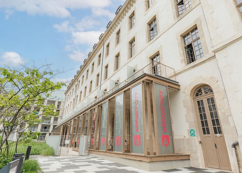 Grand Est Reims Facade