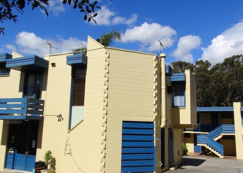 Victoria Kew Exterior Detail