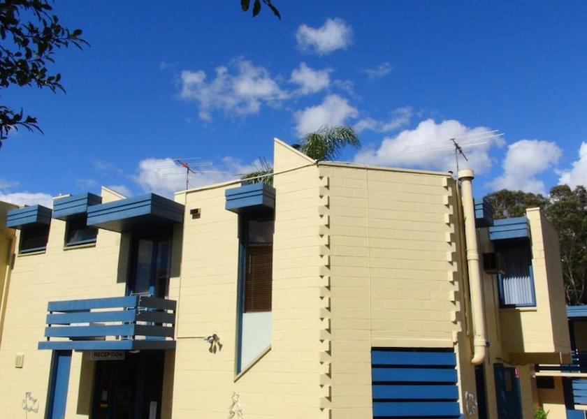 Victoria Kew Exterior Detail