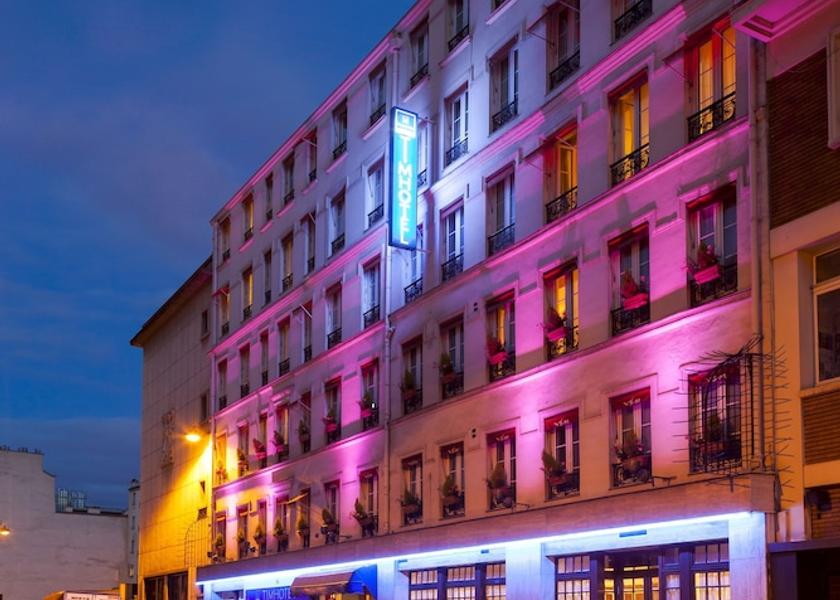 Île-de-France Paris Front of property - evening/night