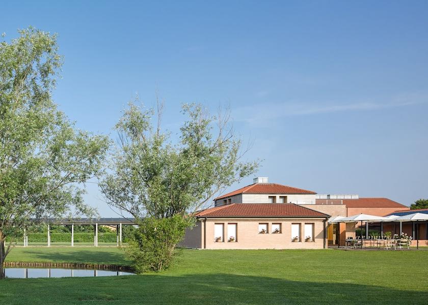 Veneto Marcon Exterior Detail
