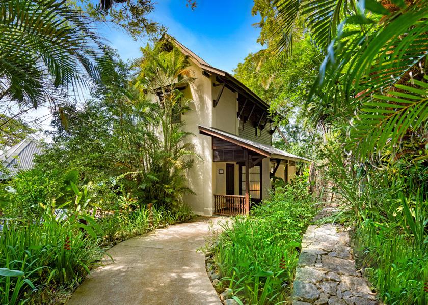  Round Island Hotel Exterior