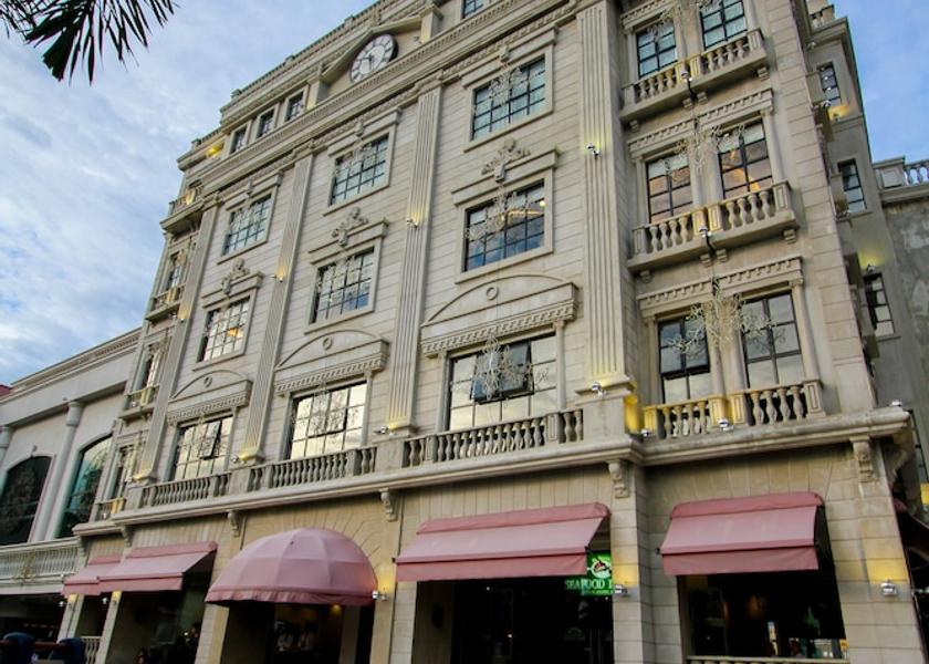 Central Luzon Balanga Exterior detail