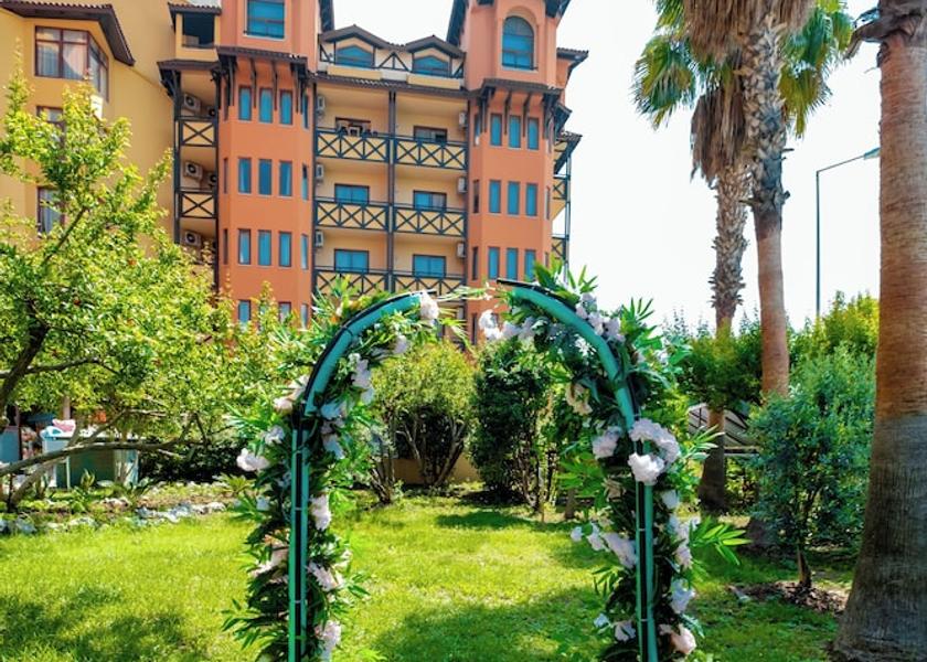  Side Garden