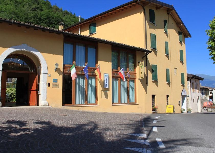 Lombardy Gargnano Facade