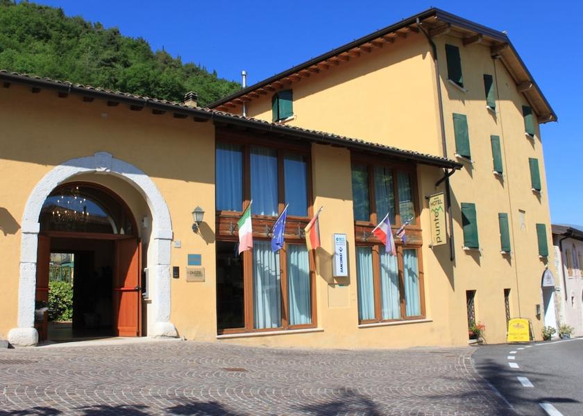 Lombardy Gargnano Facade