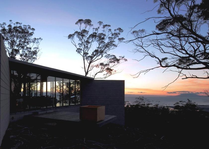 Tasmania Rocky Hills Facade