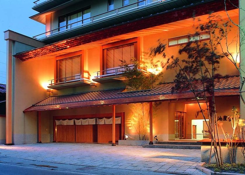 Nagano Suwa Exterior Detail