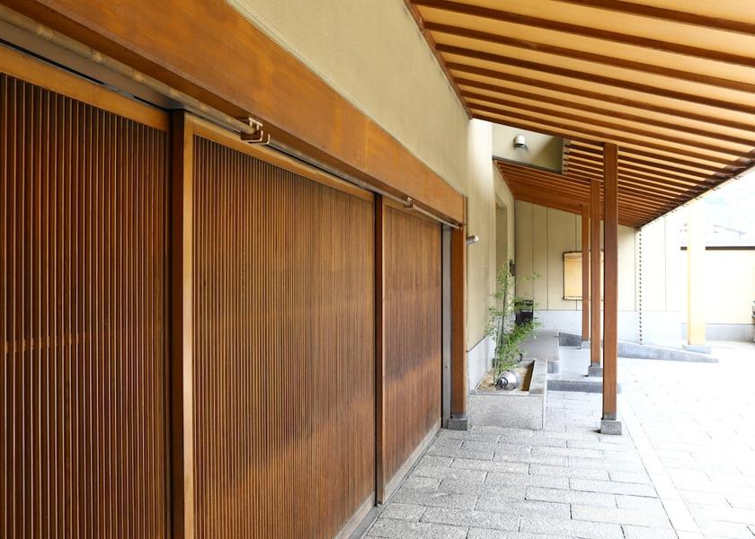 Nagano Suwa Exterior Detail