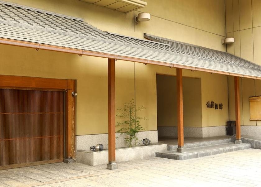 Nagano Suwa Exterior Detail