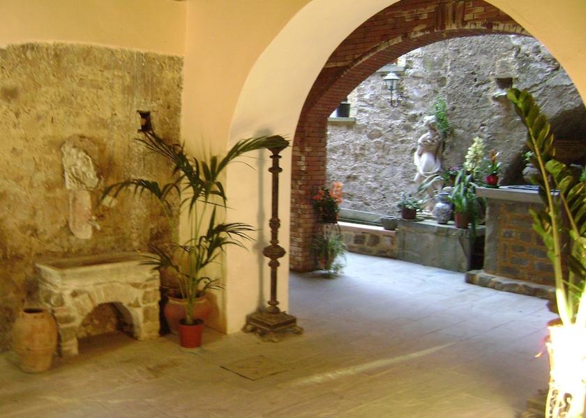 Campania Laureana Cilento Interior Entrance