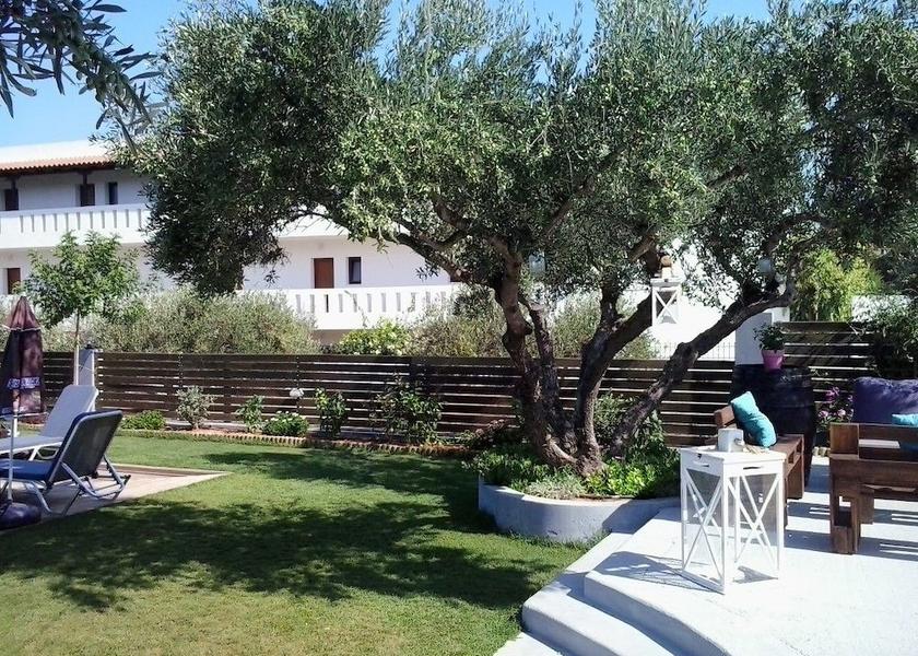 Crete Hersonissos Property Grounds