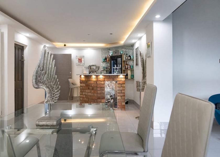 England Solihull Breakfast Area