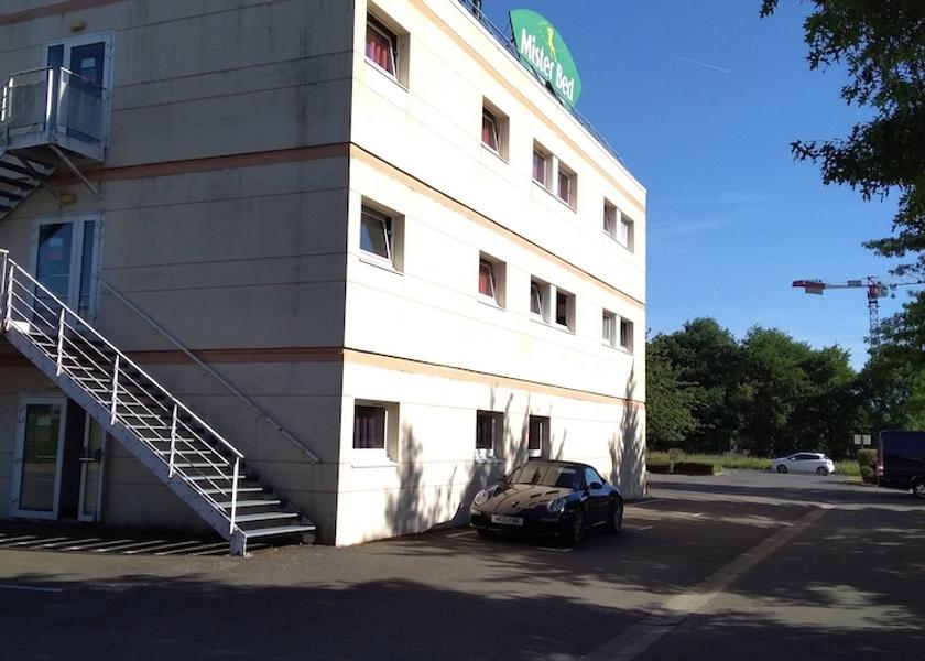 Pays de la Loire Le Mans Exterior Detail