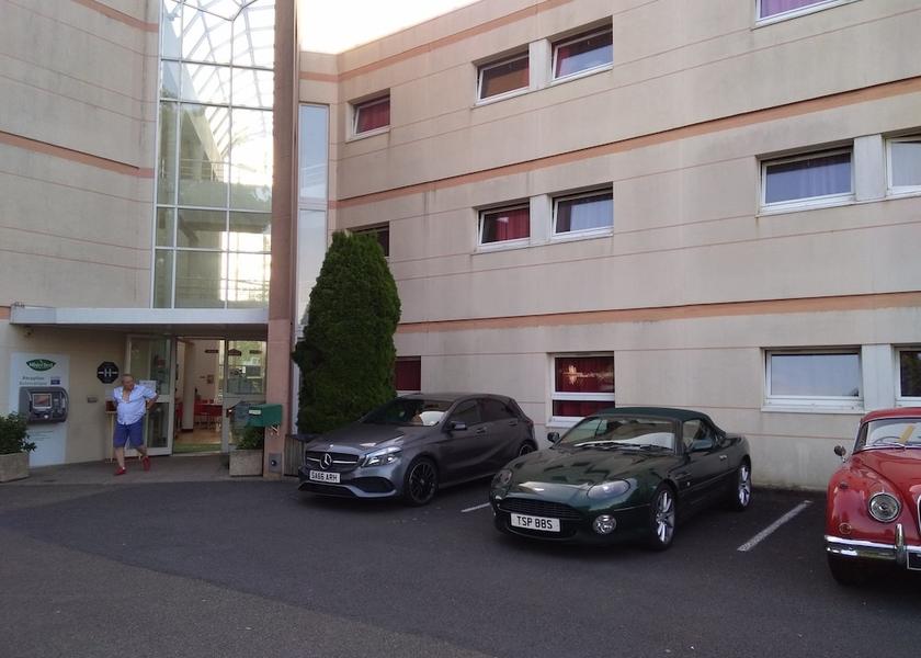 Pays de la Loire Le Mans Entrance