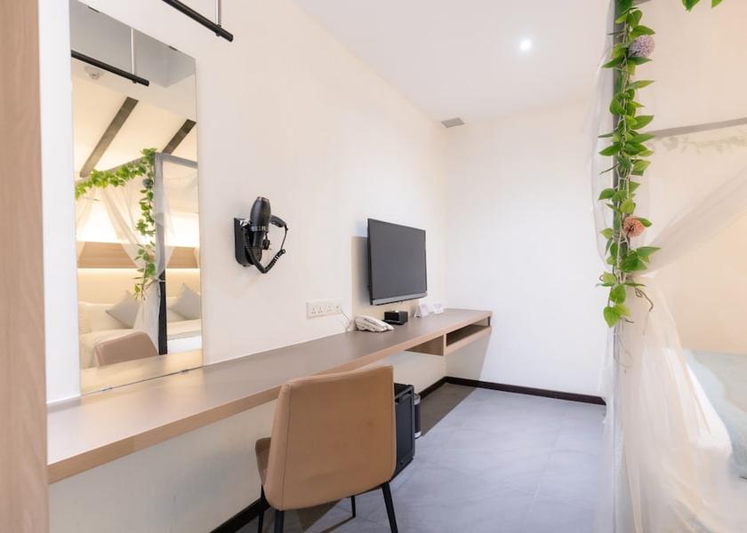  Singapore Room