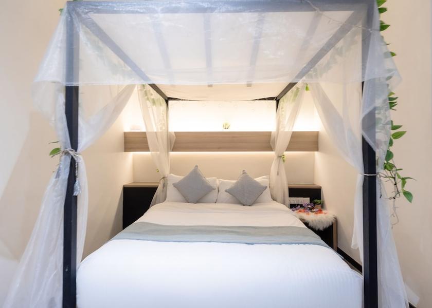  Singapore Room