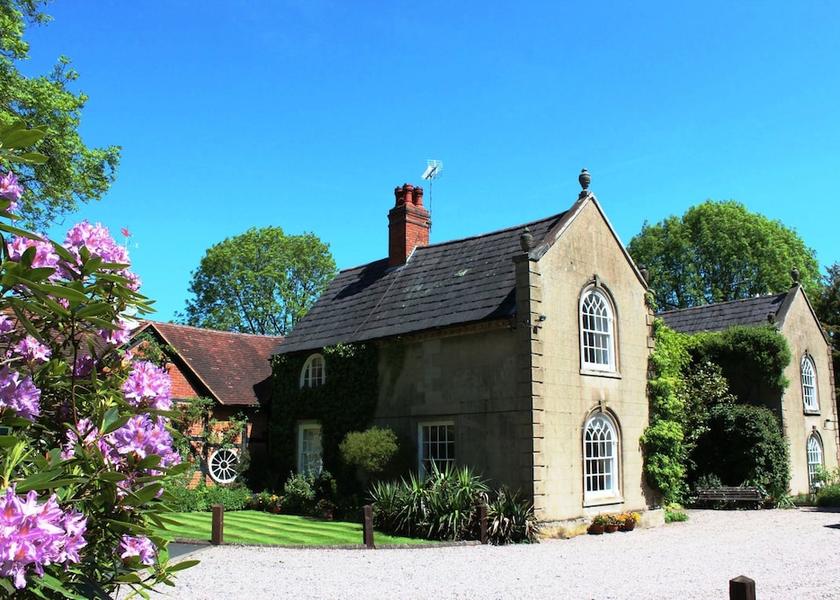 England Redditch Exterior Detail