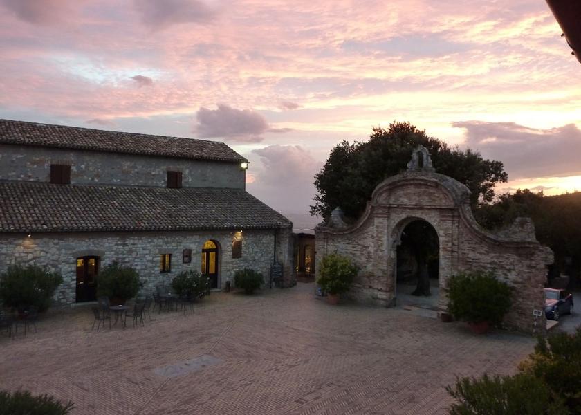 Marche Sirolo Courtyard