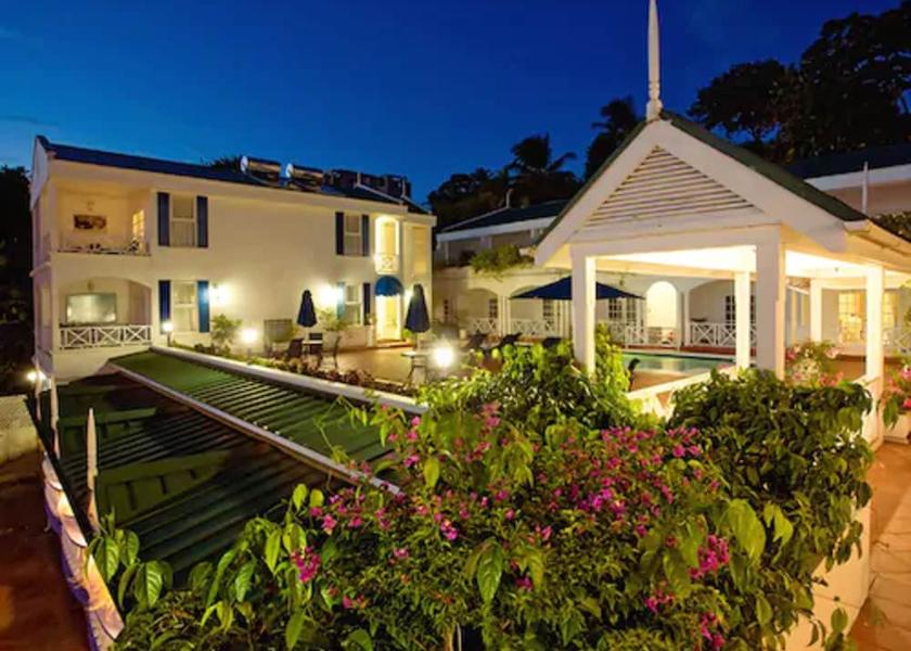  Castries Exterior Detail