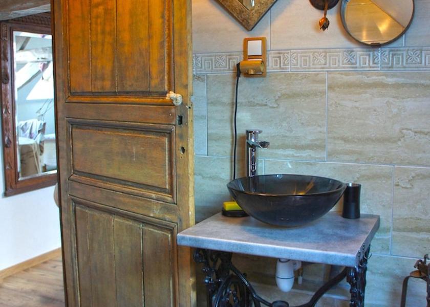 Hauts-de-France Ferriere-la-Petite Bathroom