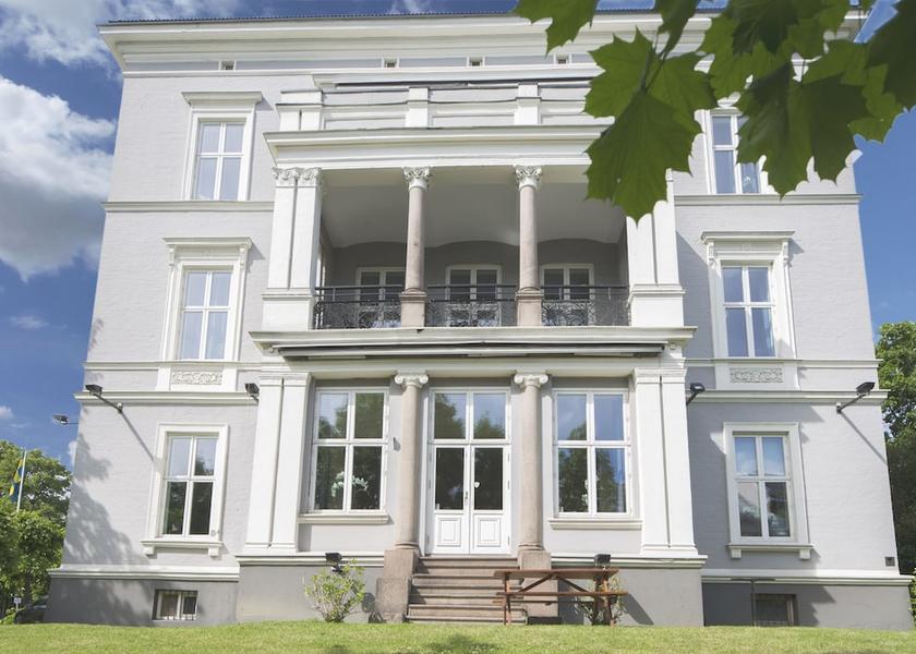  Oslo Exterior Detail