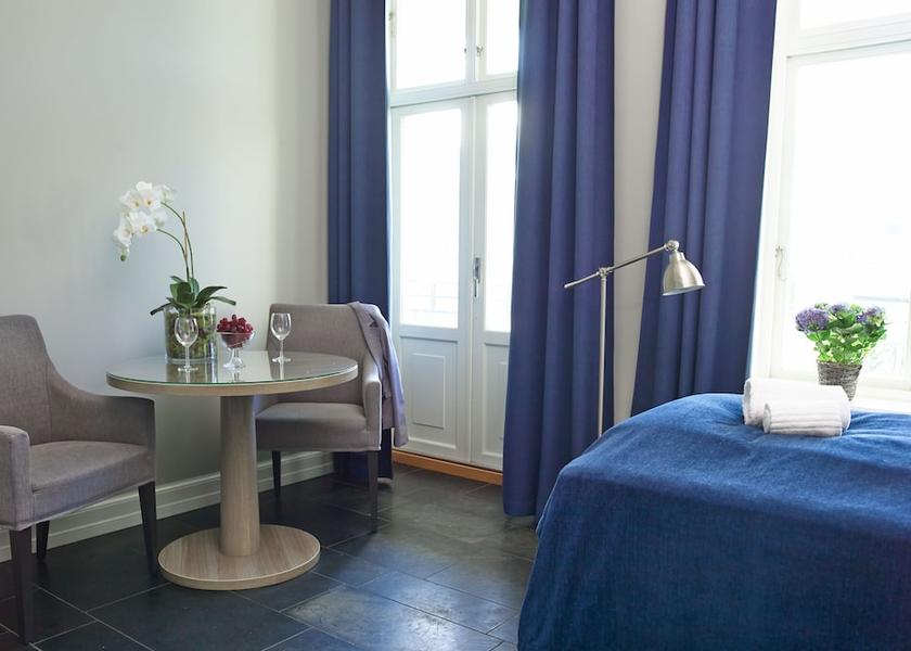  Oslo Room