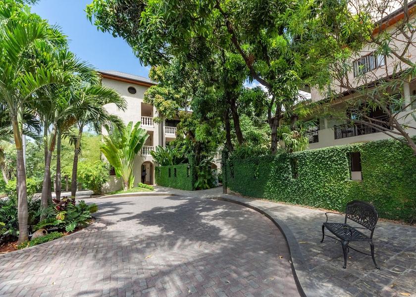  Petionville Entrance