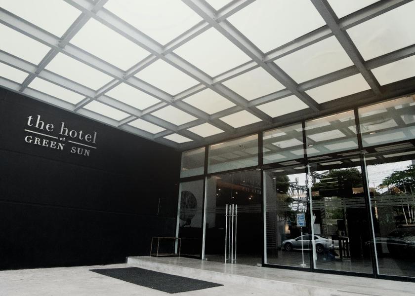  Makati Hotel Exterior
