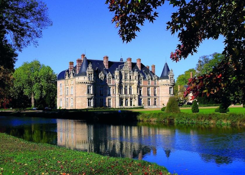 Centre - Loire Valley Bleury-Saint-Symphorien Exterior Detail