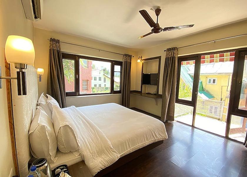 Jammu and Kashmir Srinagar Junior Deluxe Room