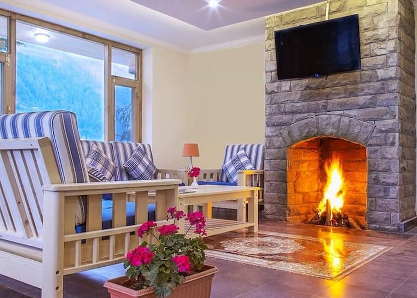 Himachal Pradesh Manali sitting area
