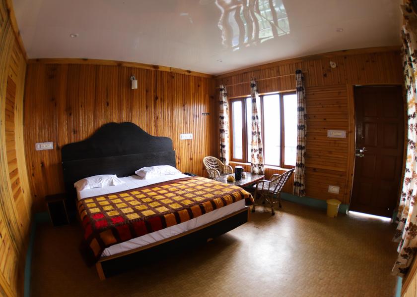 Uttarakhand Dhanaulti Deluxe Double Room